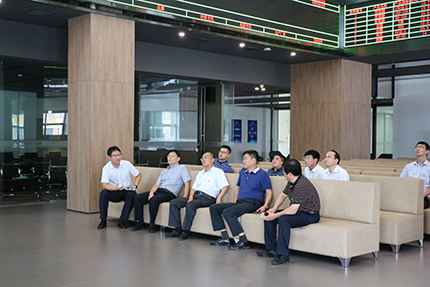20170829濰坊市農(nóng)村信用合作社聯(lián)合社黨委書記、理事長(zhǎng)陳衛(wèi)東一行到中凱智慧冷鏈物流園進(jìn)行實(shí)地考察交流學(xué)習(xí).jpg